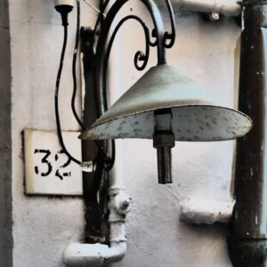 Foto einer alten Hauslaterne in Pisa / Italien