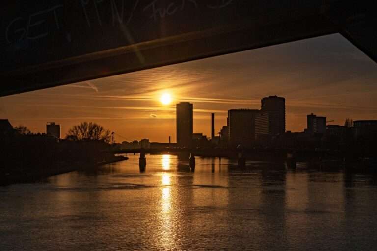 Foto Sonnenuntergang Skyline von Frankfurt am Main.