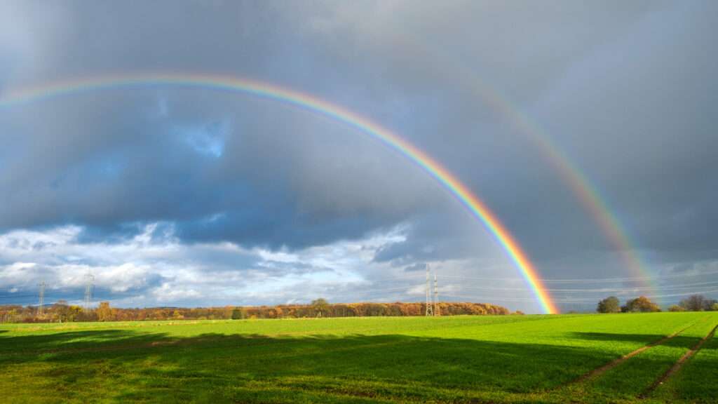 Landschaftsfoto doppelter Regenbogen im Taunus