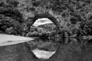 Landschaftsfoto schwarz-weiß | Pont d Arc an der Ardeche