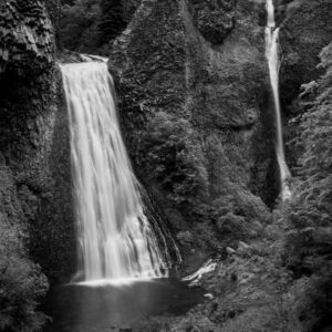 Landschaftsfoto schwarz-weiß | Wasserfall Cascde du ray Pic in der Ardeche