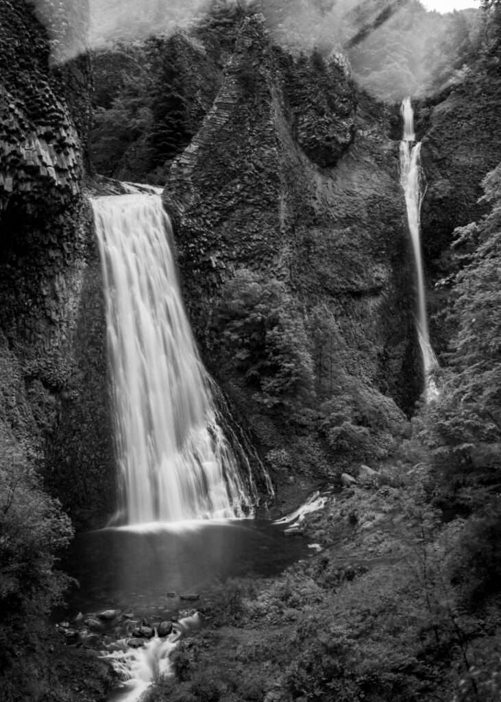 Landschaftsfoto schwarz-weiß | Wasserfall Cascde du ray Pic in der Ardeche