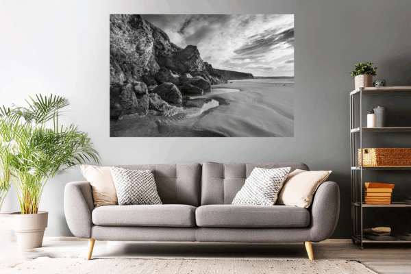 Landschaftsfoto schwarz-weiß | Schöne Bucht mit Felsen in der Bretagne