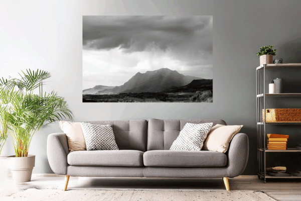 Landschaftsfoto schwarz-weiß | Berg im Nebel (Allgäu)