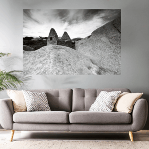 Landschaftsfoto schwarz-weiß | Haus ohne Dach in der Bretagne