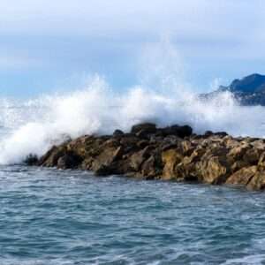 Ladschaftsfoto Wandbild Panorama | Spritzende Gischt in Cannes