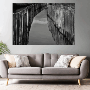 Wandbild Wasserspiegelung Staketenzaun | sw